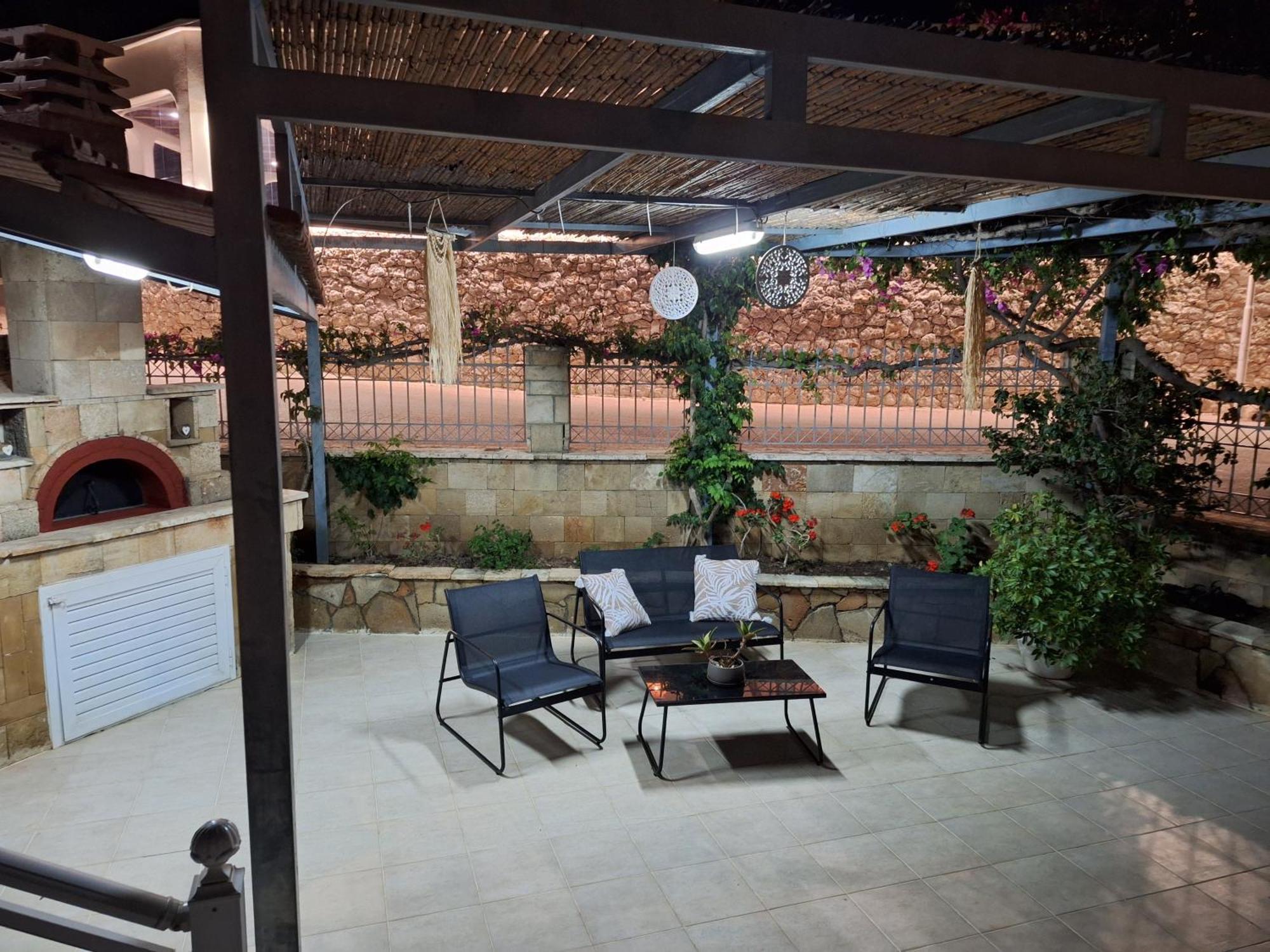 George Beach Studios Pefki Oda fotoğraf