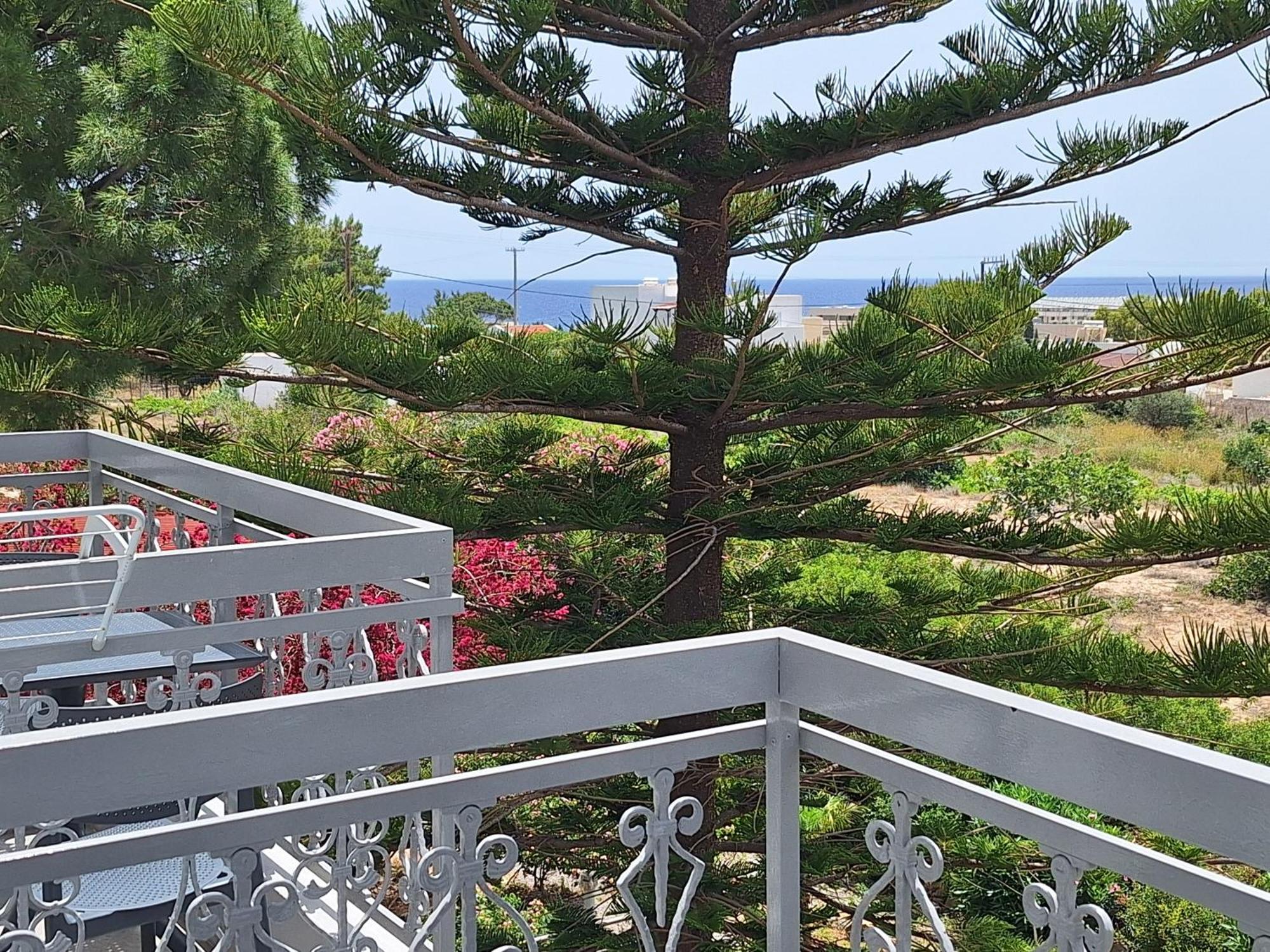 George Beach Studios Pefki Oda fotoğraf
